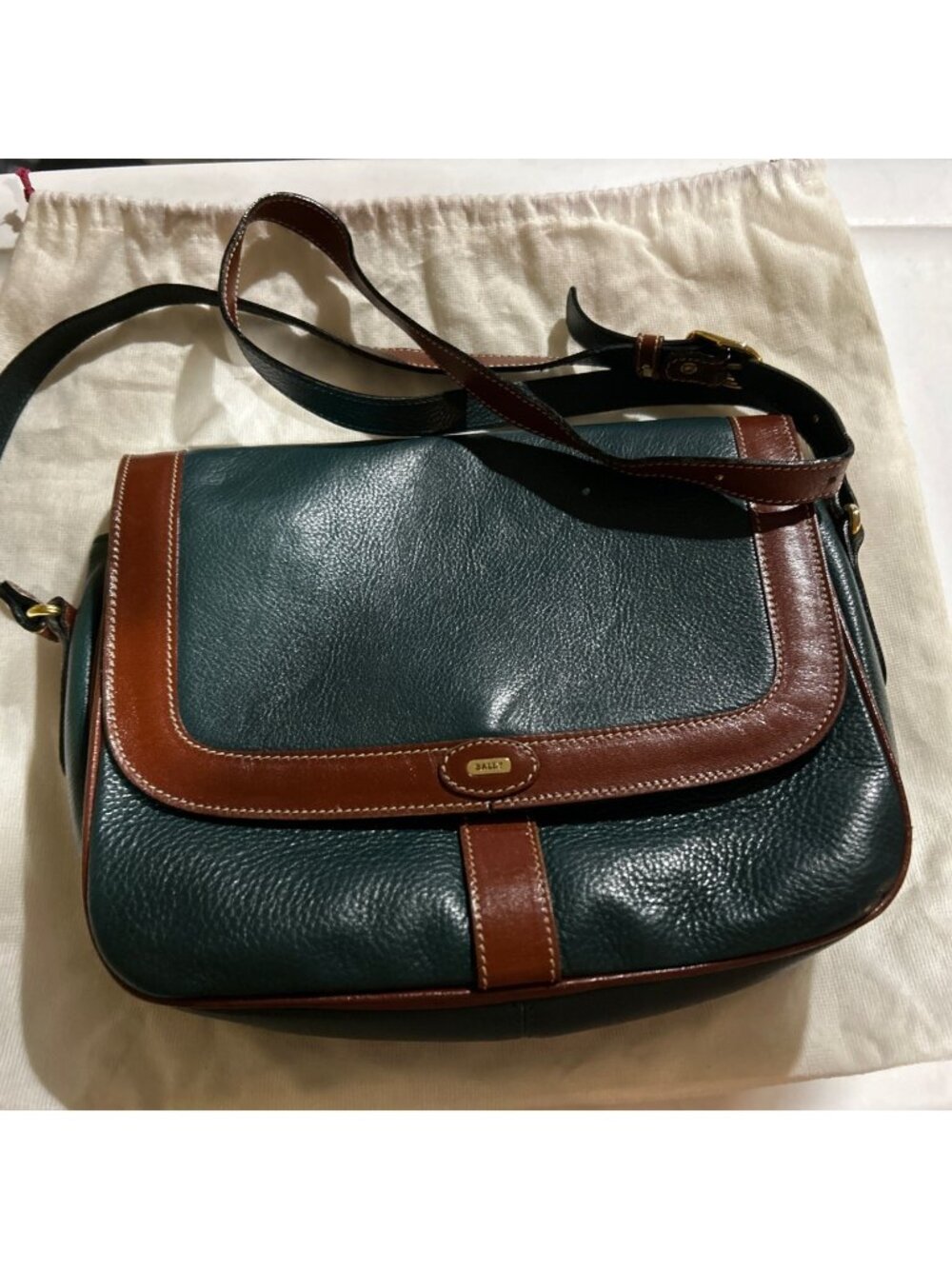 VTG BALLY Green Pebbled Leather Crossbody Bag Gold Logo Made in Italy Dust Bag - Picture 1 of 16